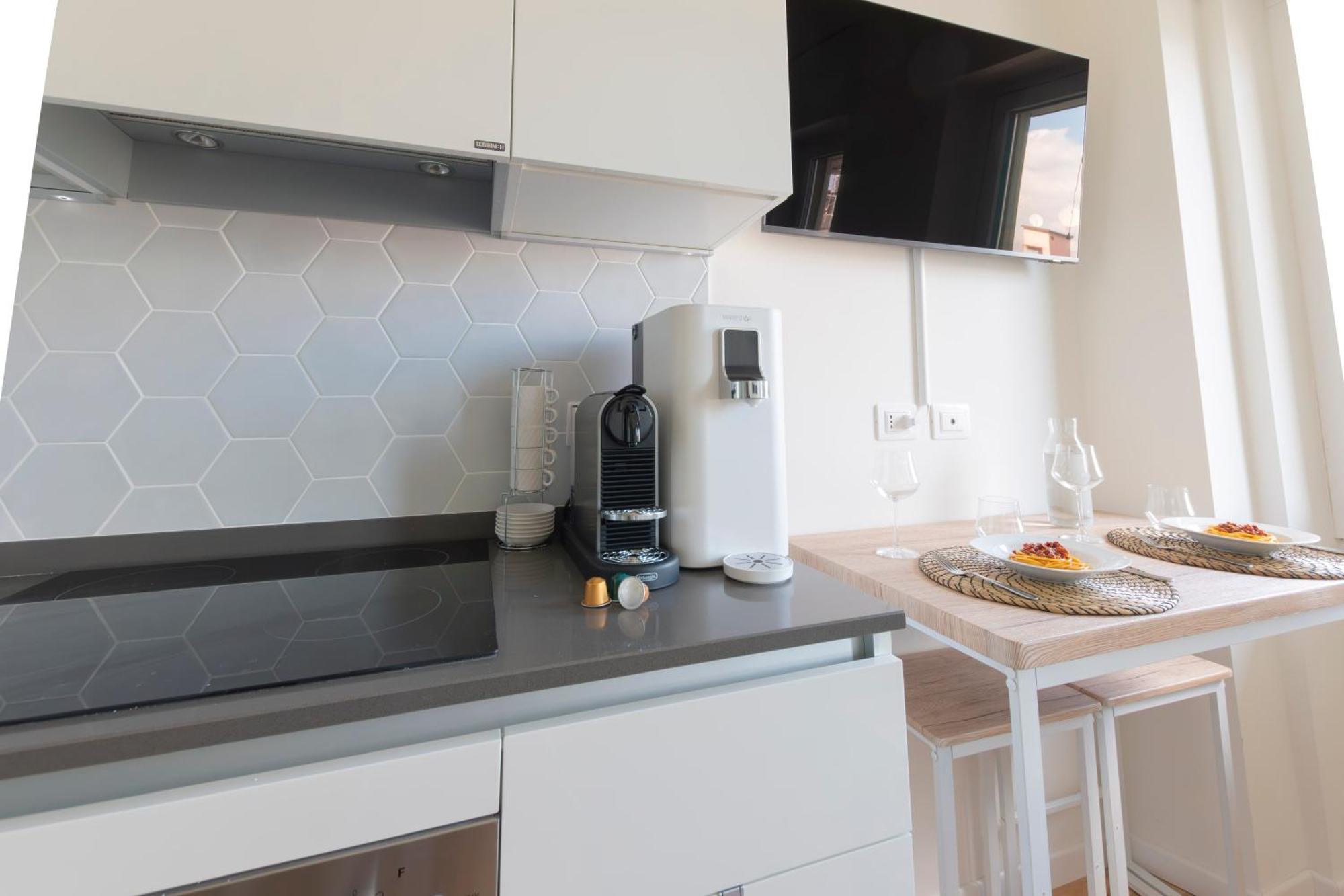 Modern & Stylish Near Isola & Station Apartamento *